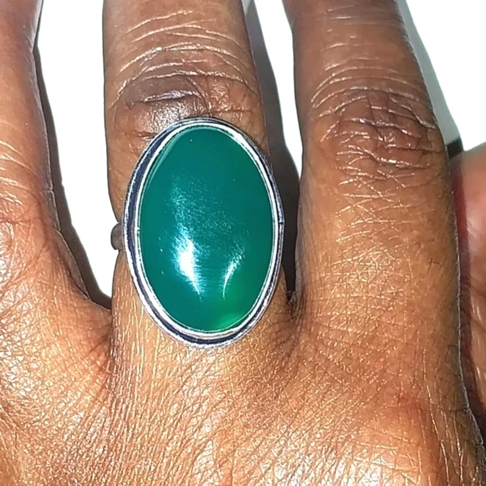 Elegant Green Oval Stone Ring Sz 9